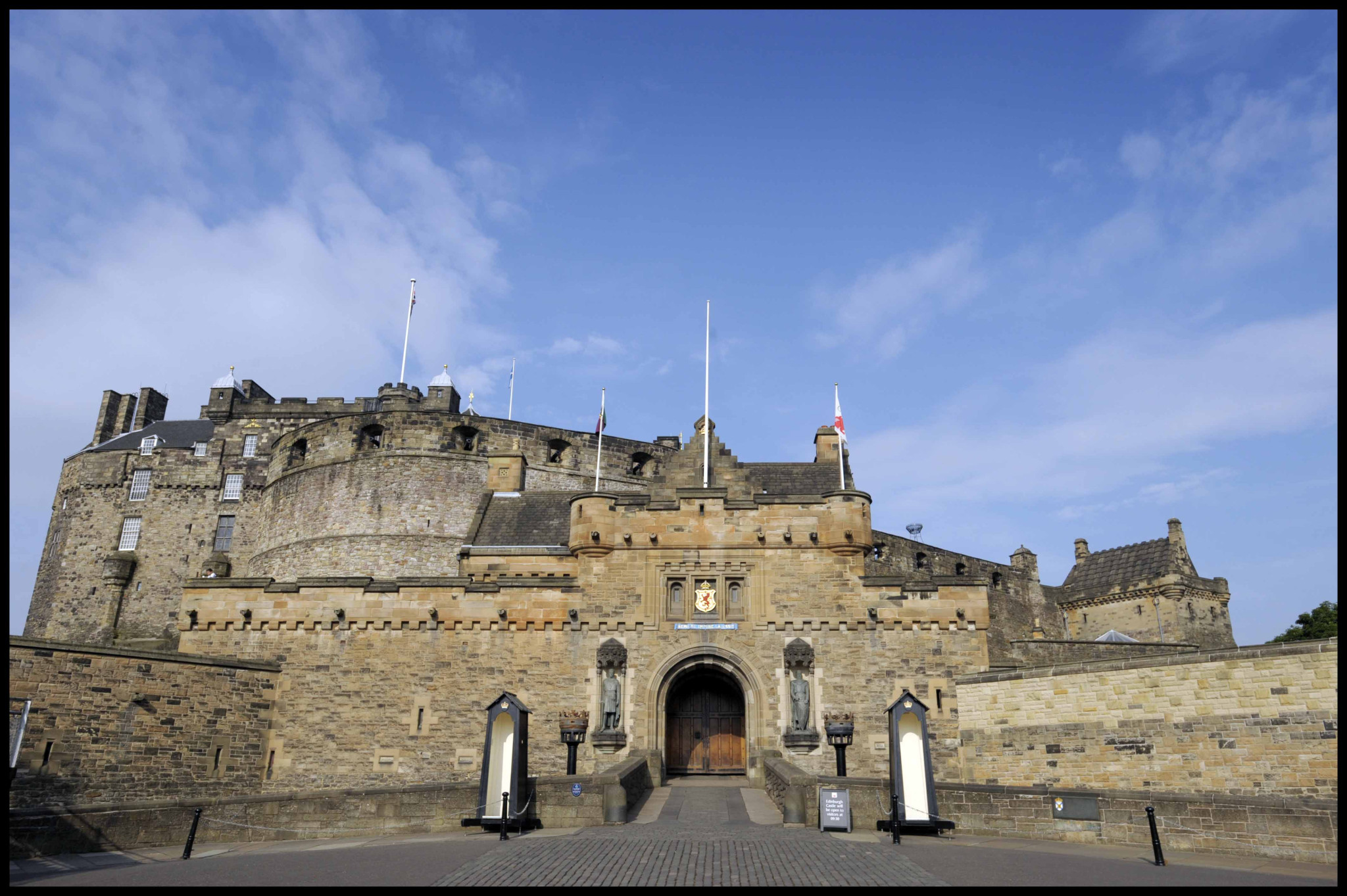 Edinburgh Day Trip from London - Bus Tour with Edinburgh Castle Admission - Photo 1 of 5